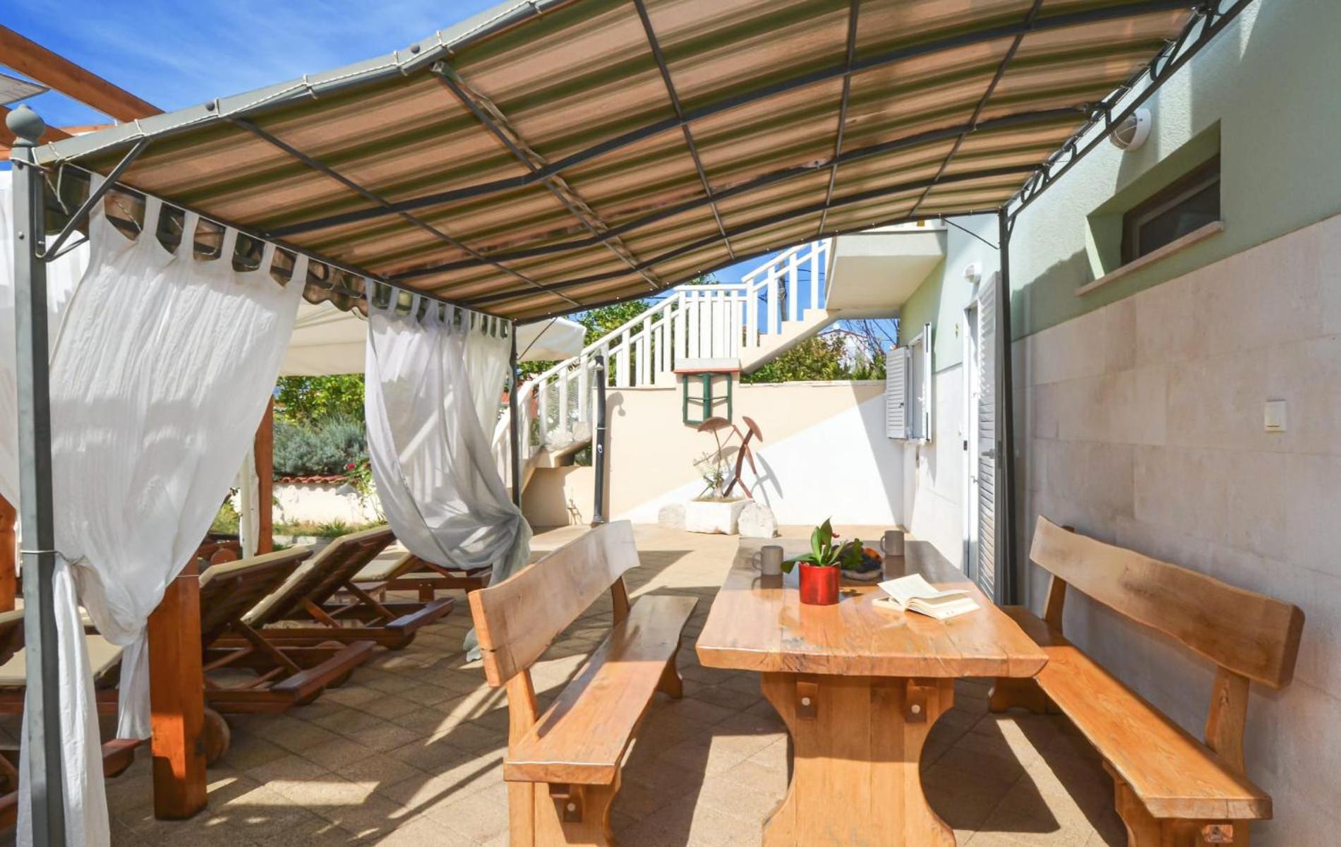 Apartments Santo Trogir - Okrug Gornji Exterior foto